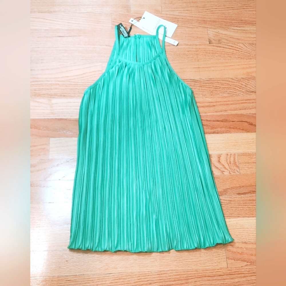 Women's NWT Green Pleated Halter Tank Top Neck Collar Size S - Sleeveless Blouse